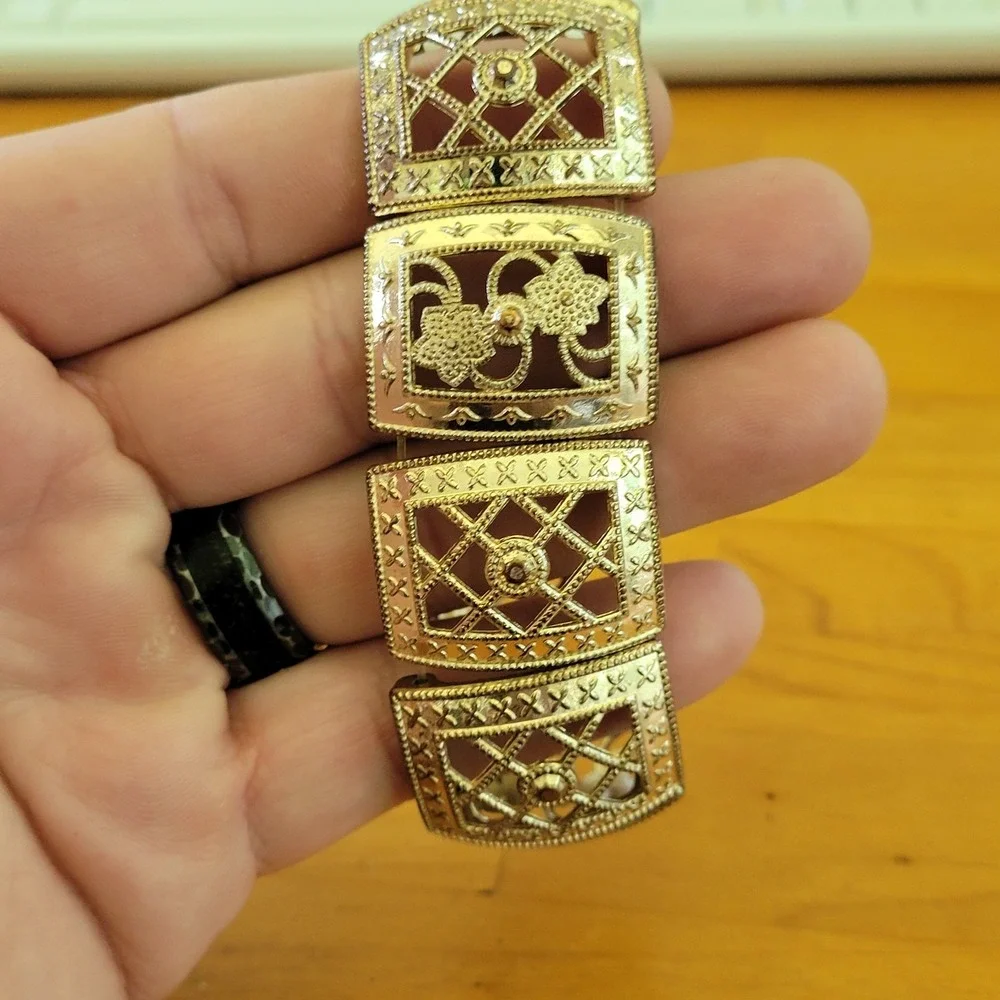 Vintage Gold Tone Filigree Panel Stretch Bracelet Floral Openwork 67g